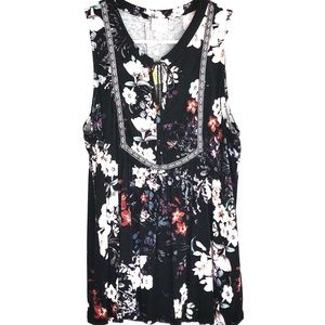 NWT Cupio Floral Shirt Size Medium with Tie Front